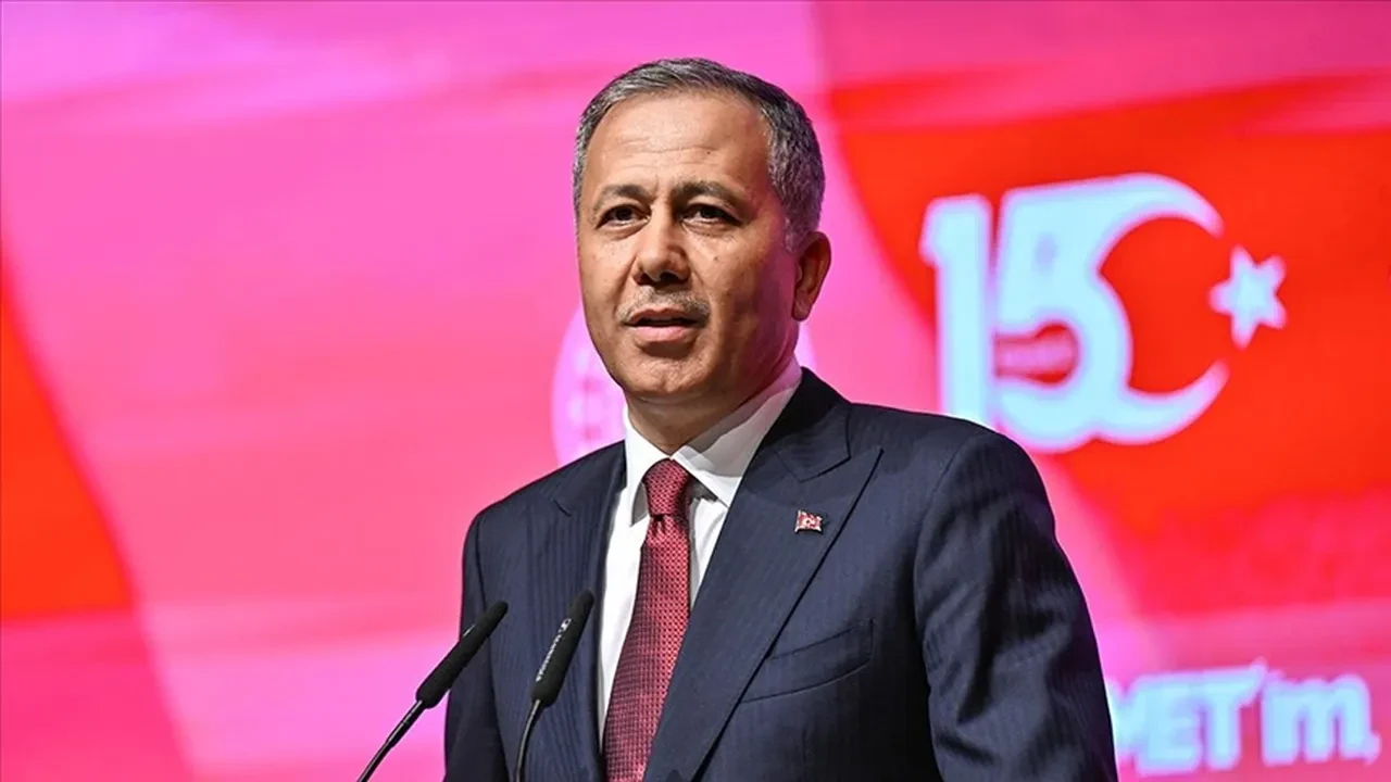 AK Parti kanadından Özgür Özel'e 'cunta' tepkisi! 'Zıvanadan çıkmış, zehir saçıyor!'