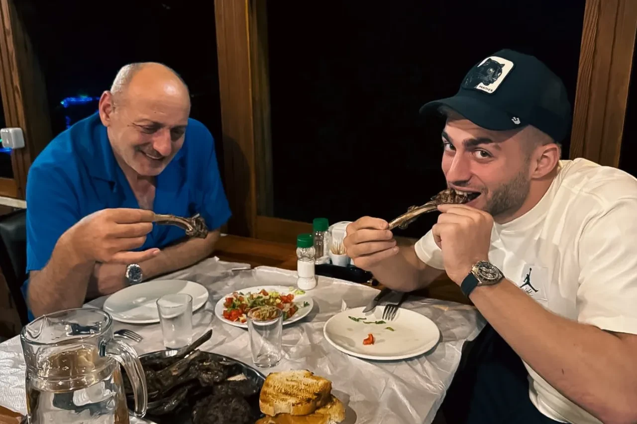 Barış Alper Yılmaz'ın babası Fenerbahçeli isme patladı! "Mevkisini öğrensin"