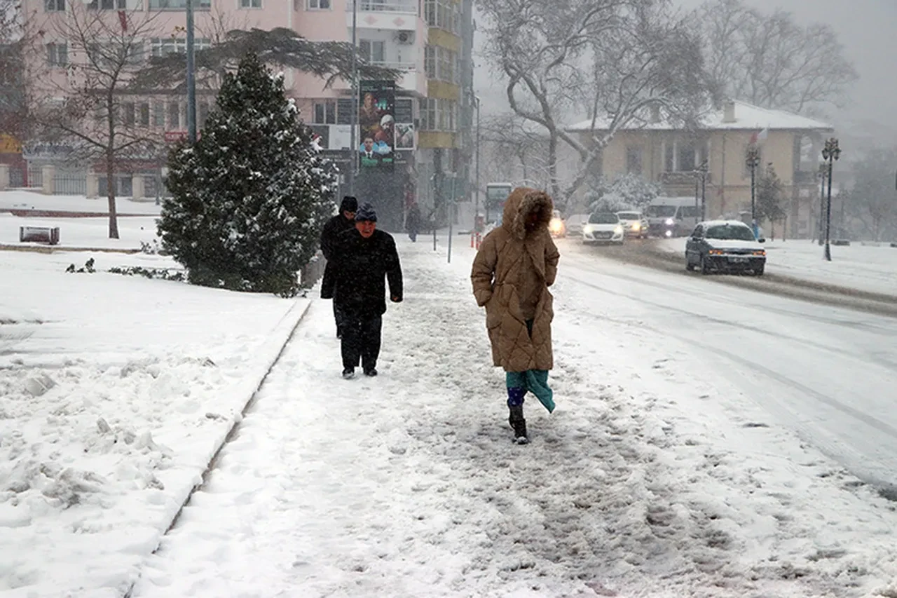 Edirne, Tekirdağ, Kırklareli okullar tatil mi? 7 Nisan Pazartesi yoğun kar yağışı bekleniyor