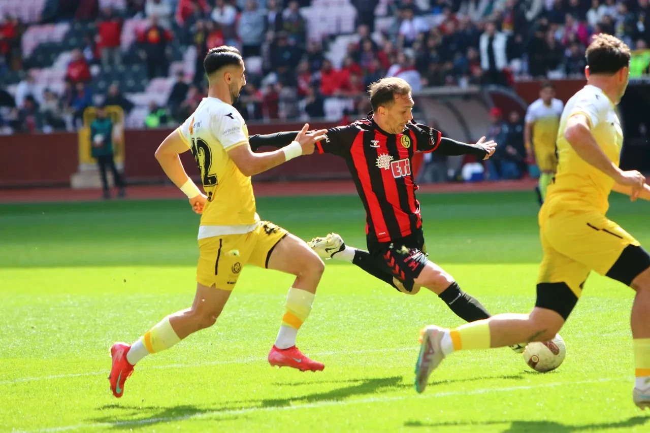 Eskişehirspor maçı saat kaçta, hangi kanalda? Bugün Tarsus İdman Yurdu ile deplasmanda karşılaşacak