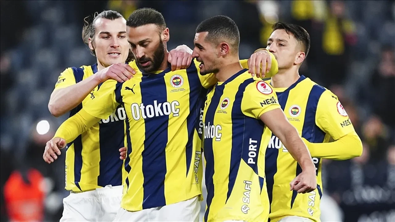 Fenerbahçe Trabzonspor maç kadrosu, ilk 11! FB TS derbisinde yıldız isim kadroda yok