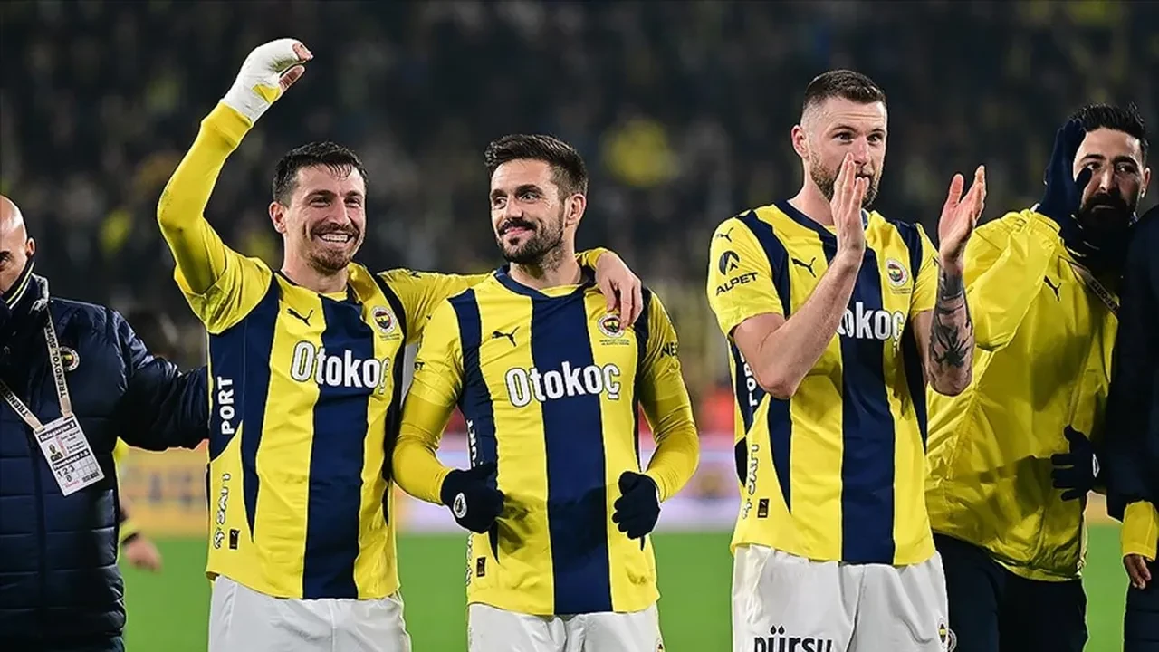 Fenerbahçe Trabzonspor nereden izlenir, hangi kanalda? Dev derbinin canlı yayın bilgileri belli oldu