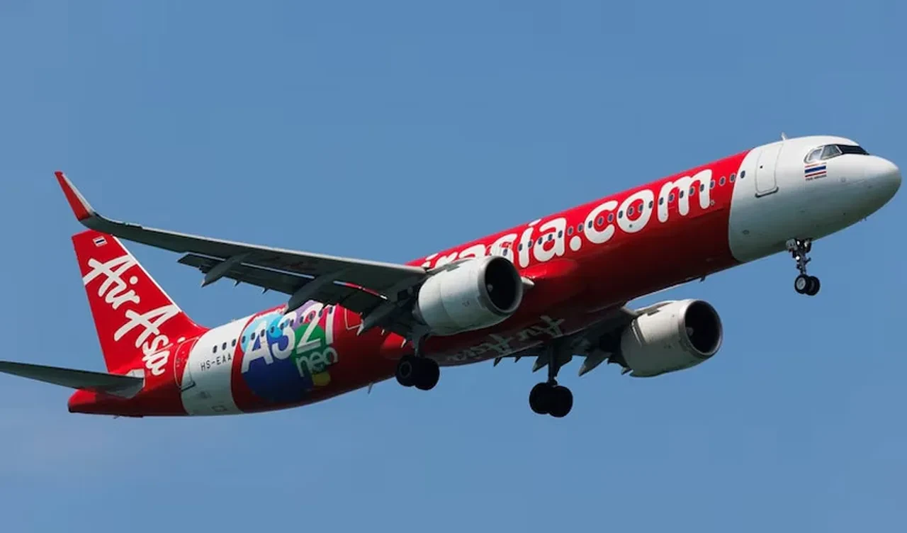 Havada korkutan anlar: 2 kez uçağın acil çıkış kapısını açmaya çalıştı