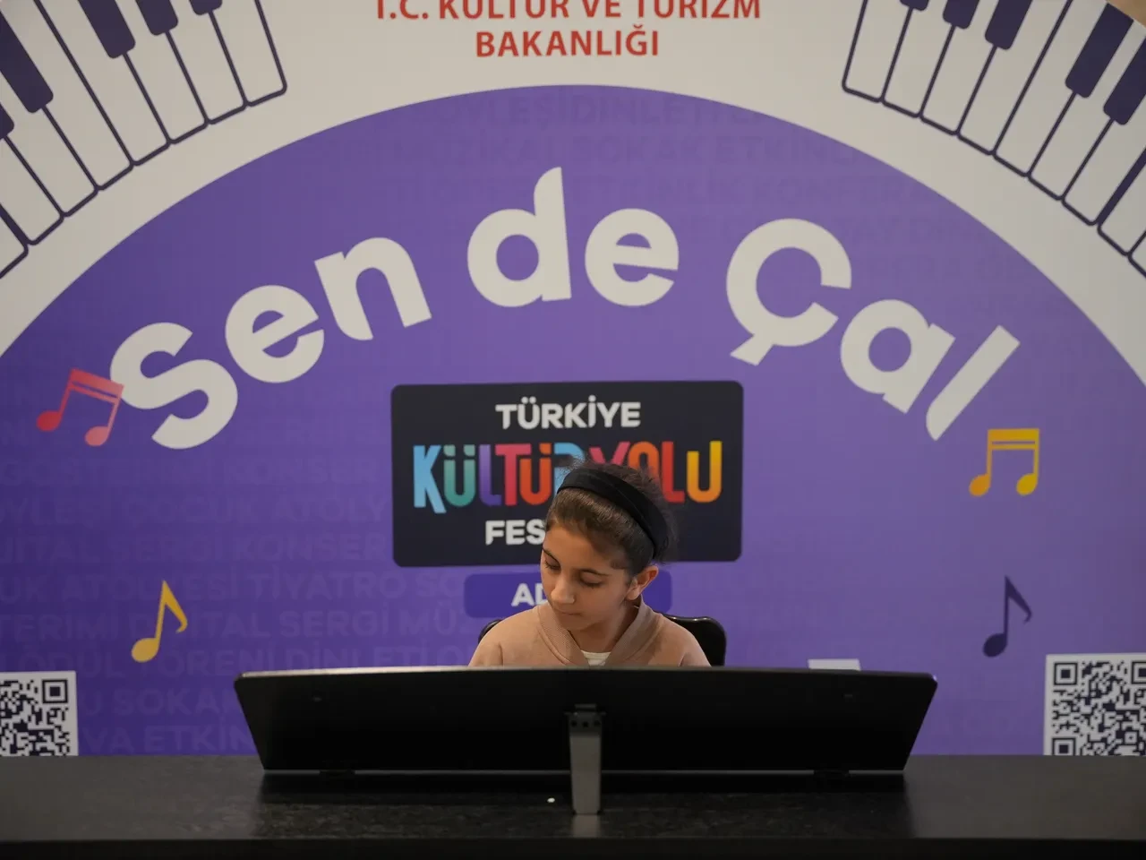 Adana Kültür Yolu Festivali’nde Filistin’e saygı duruşu