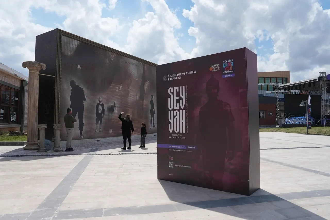 Adana Kültür Yolu Festivali’nde Filistin’e saygı duruşu