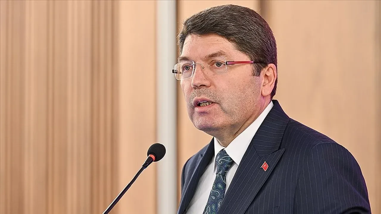 Bakan Tunç'tan öğrencileri 'çıplak arama' iddiasına yalanlama