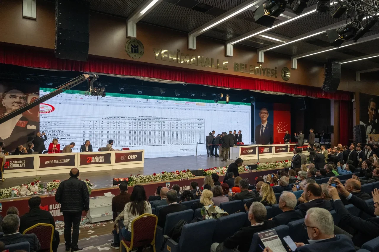 CHP PM ve YDK üyeleri belli oldu! Özgür Özel yeniden seçildi, anahtar listesi delegeden onay aldı