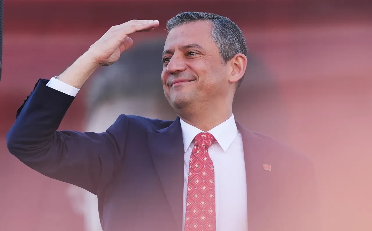 CHP PM ve YDK üyeleri belli oldu! Özgür Özel yeniden seçildi, anahtar listesi delegeden onay aldı