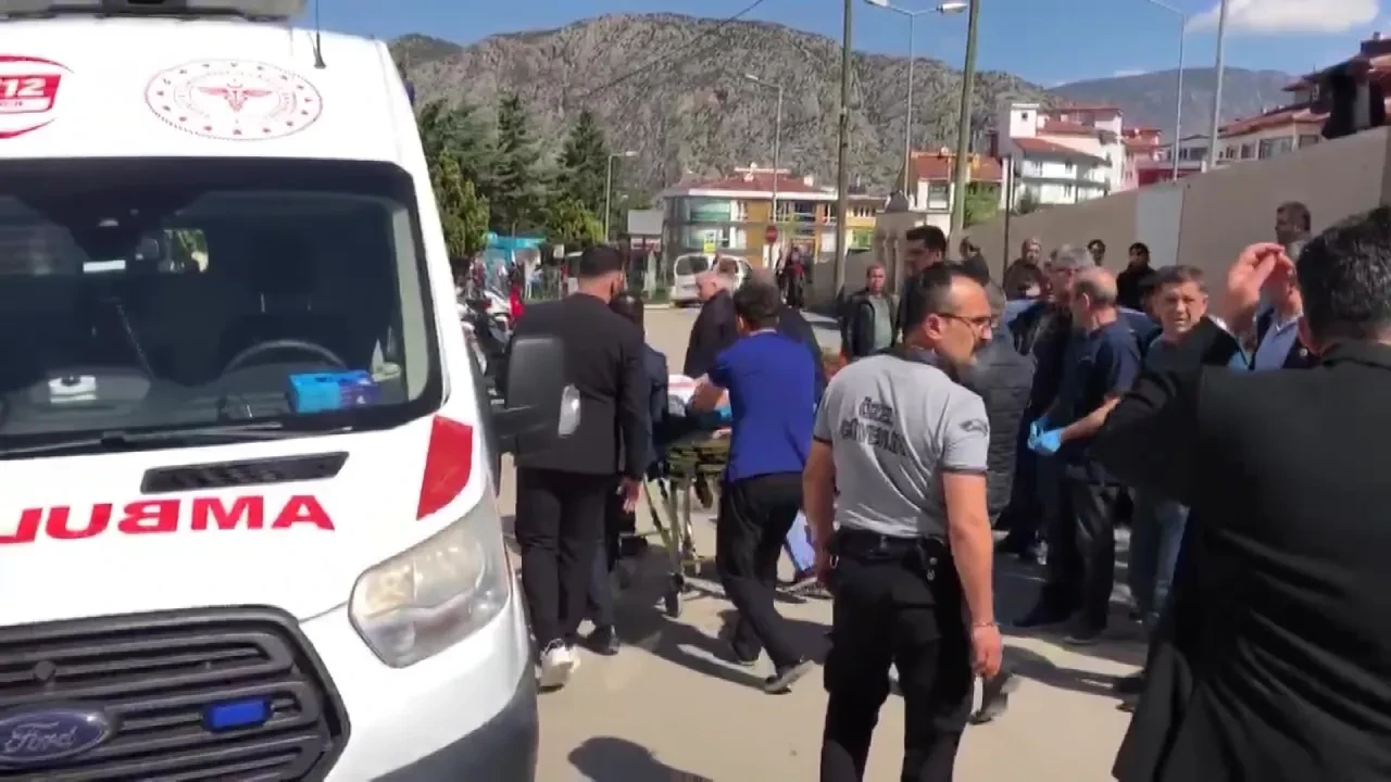 Hastaneden sadece 50 metre ilerleyebildi! Taburcu olur olmaz bir anda yere yığıldı