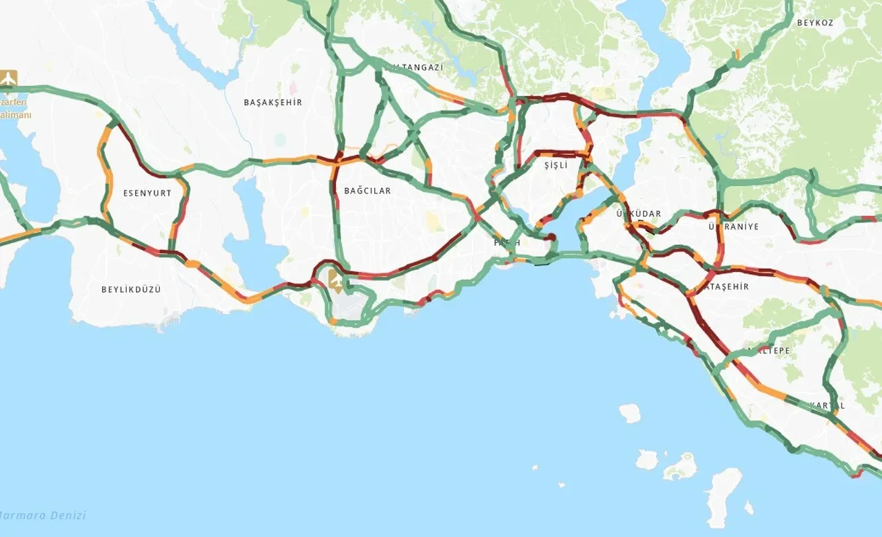 İstanbul 9 gün tatilin ardından kilitlendi: Trafik yoğunluğu yüzde 80'e ulaştı