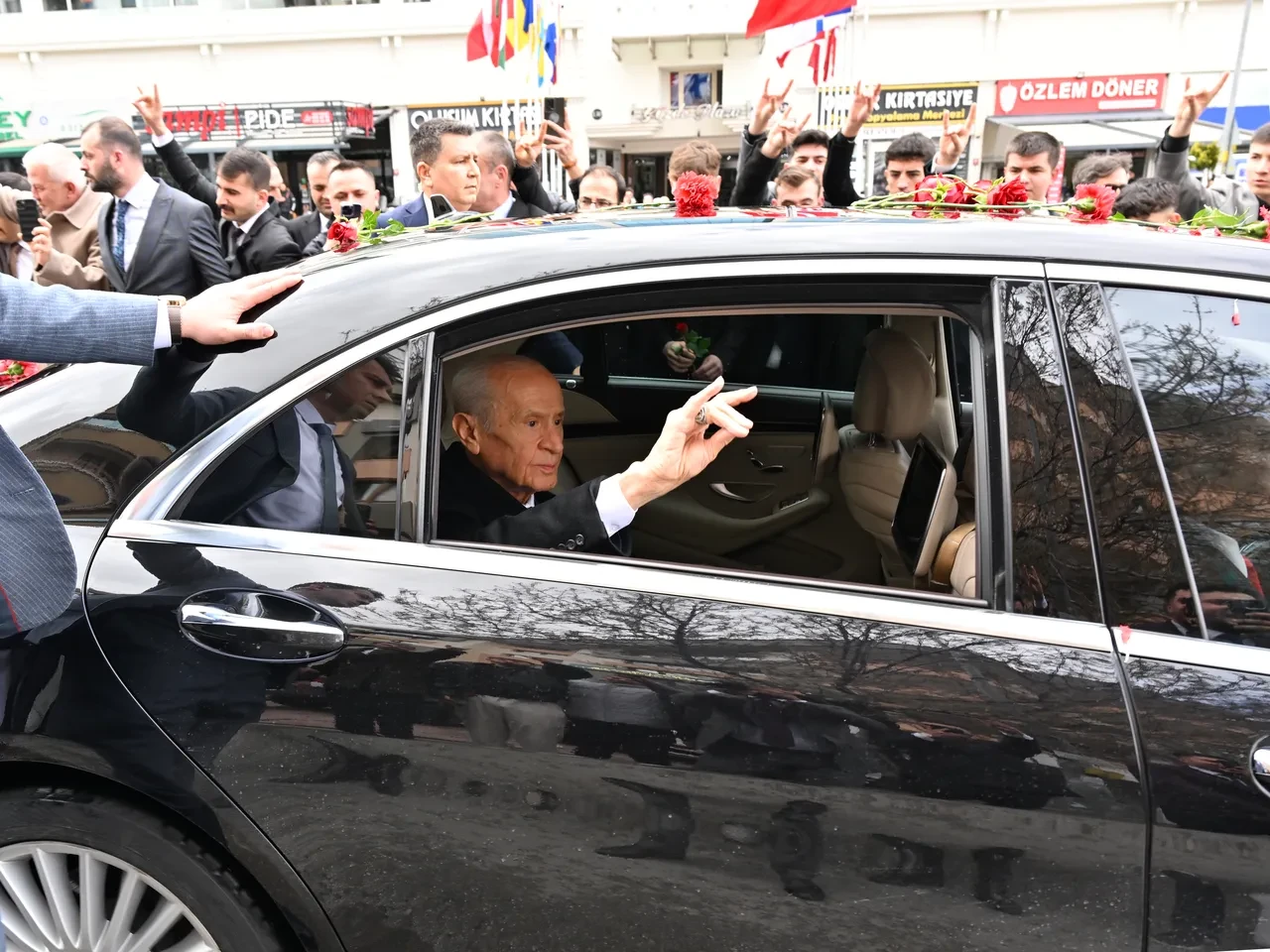 MHP lideri Bahçeli, Studio Ghibli akımına katıldı! Özel kalemi fotoğrafı paylaştı