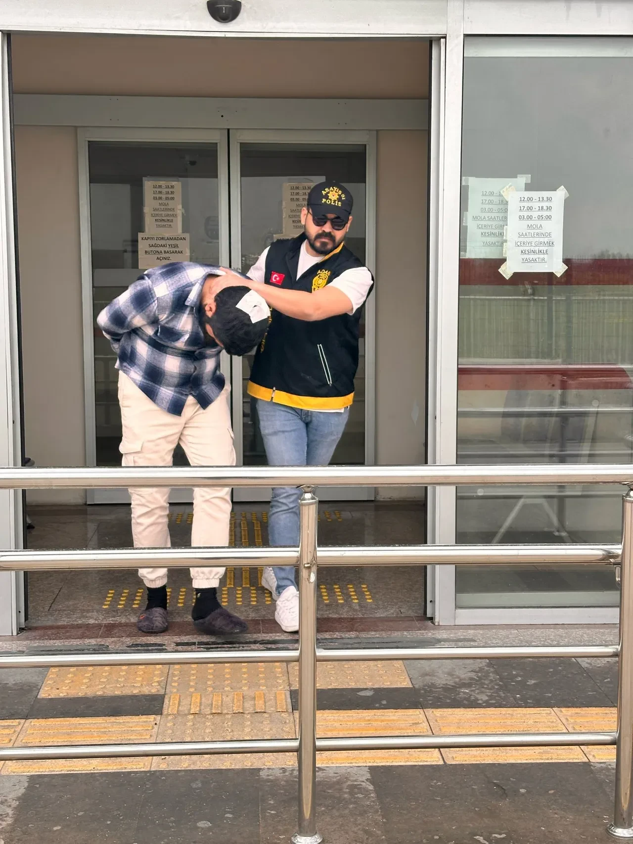Adana'da vahşet! Öğretmen abisini katletti! Savunması şaşkına çevirdi
