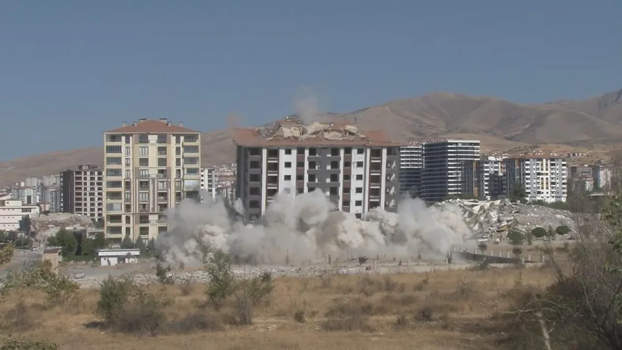 Deprem sonrası kentte alarm! Asbest seviyesi tehlikeli seviyelere ulaştı