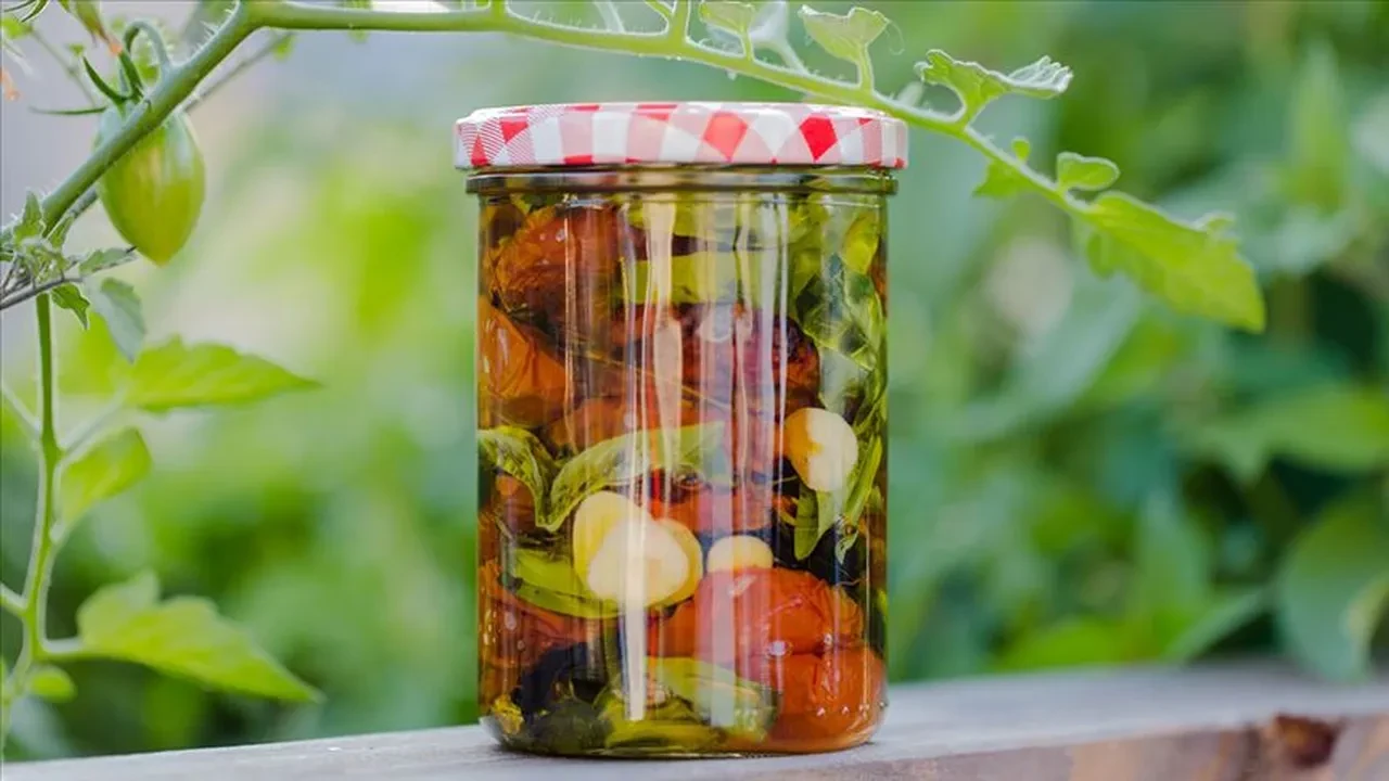 Kavanoz kapakları zehir saçıyor! Geleneksel tat, gizli tehlike: Risk çok yüksek