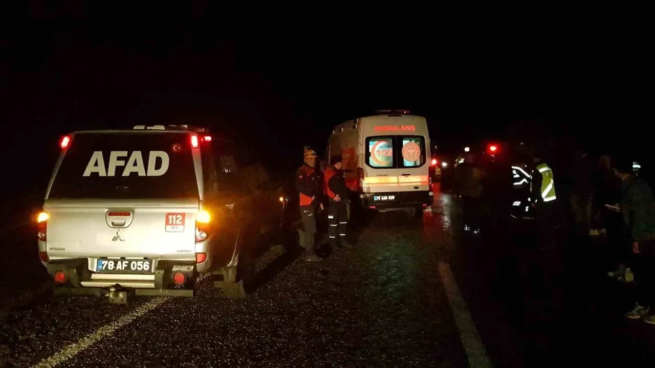 Önce devrildi, sonra 30 metre sürüklendi: 3’ü çocuk 5 yaralı