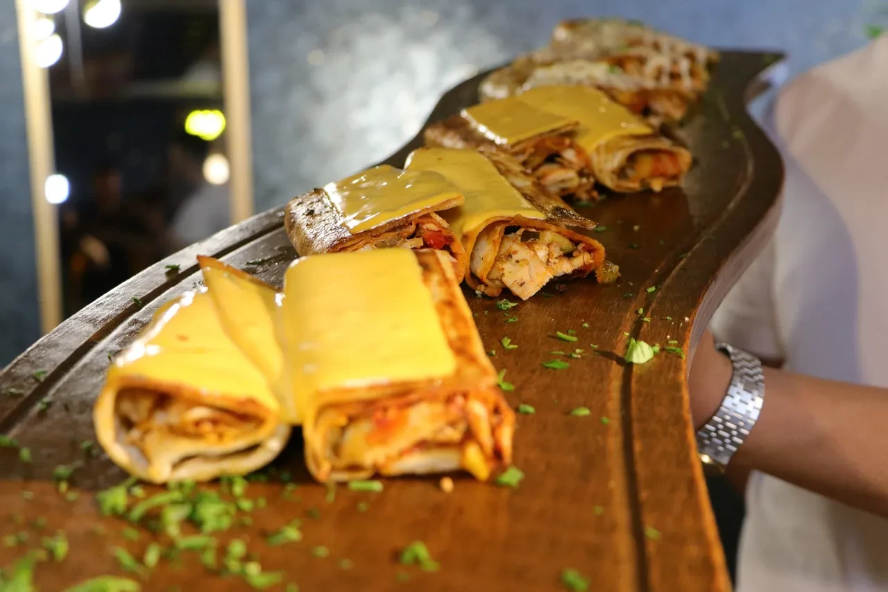 Uzman isimden tavuk döner uyarısı! Bu belirtiler varsa kesinlikle hastaneye gidin