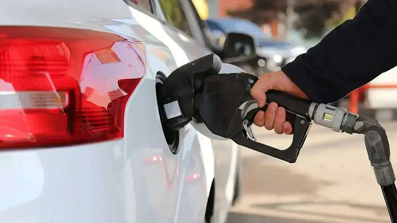 Benzine indirim gelecek mi ne zaman yapılacağı araştırma konusu oldu