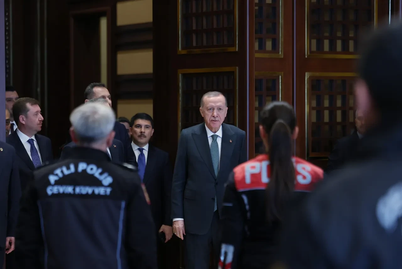 Cumhurbaşkanı Erdoğan'dan Türk polisine saldıranlara sert tepki