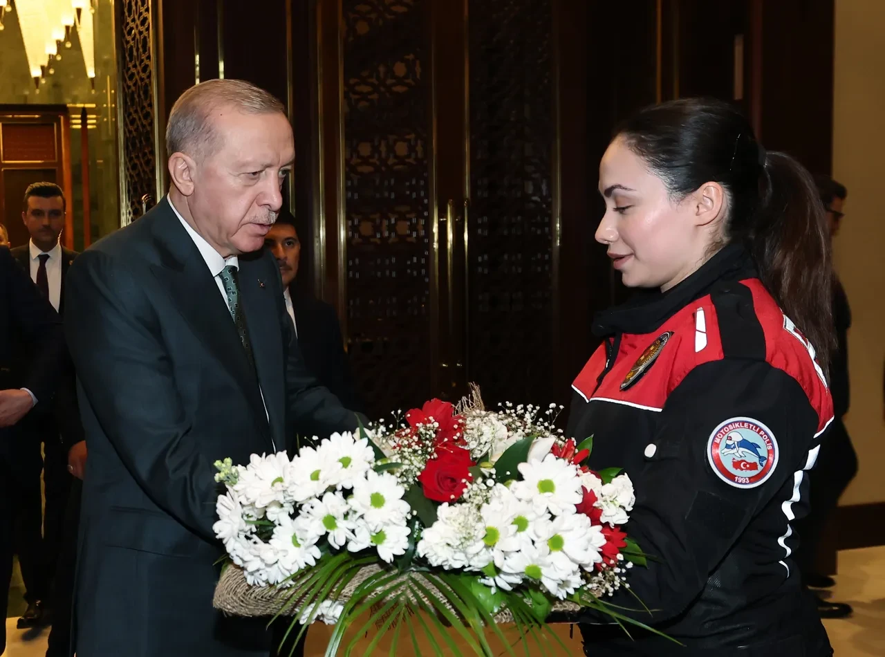 Cumhurbaşkanı Erdoğan'dan Türk polisine saldıranlara sert tepki