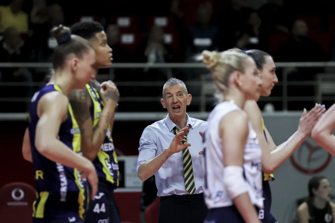Fenerbahçe'de flaş ayrılık! Derbi yenilgisinin ardından görevine son verildi