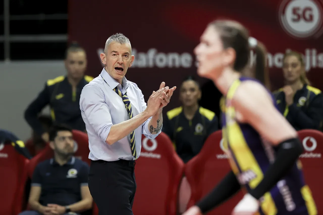 Fenerbahçe'de flaş ayrılık! Derbi yenilgisinin ardından görevine son verildi