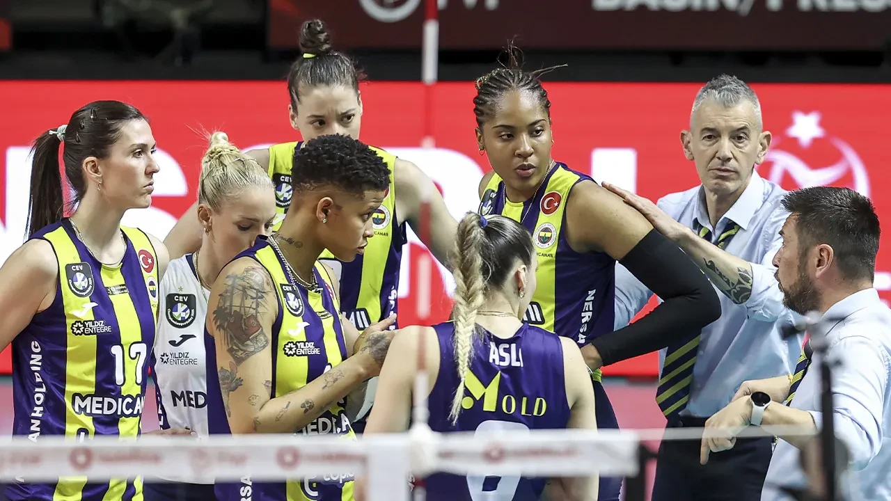 Fenerbahçe'de flaş ayrılık! Derbi yenilgisinin ardından görevine son verildi