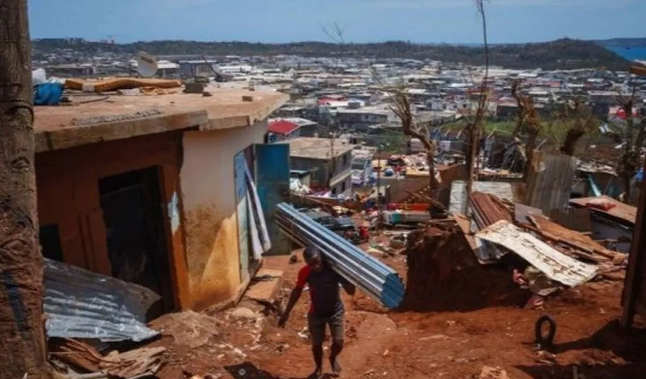 Fransa'dan Mayotte kararı! Hem sömürüyor hem de vatandaşlığı zorlaştırıyor
