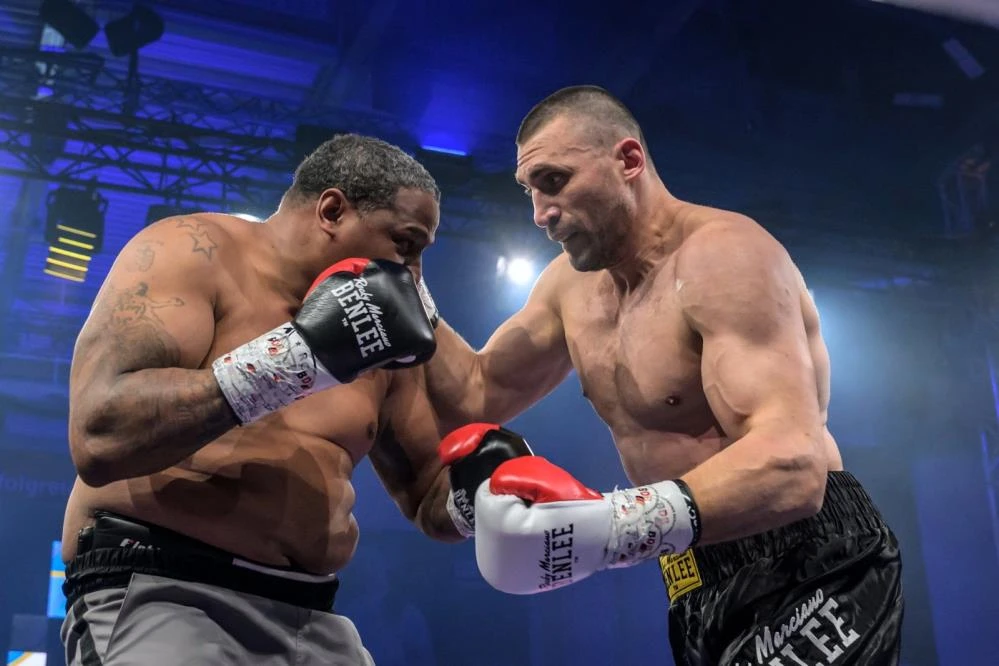 Viktor Faust Rydell Booker'ı mağlup etti!