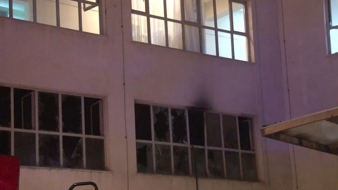 İstanbul'da huzurevinde yangın paniği! Tahliye edildiler