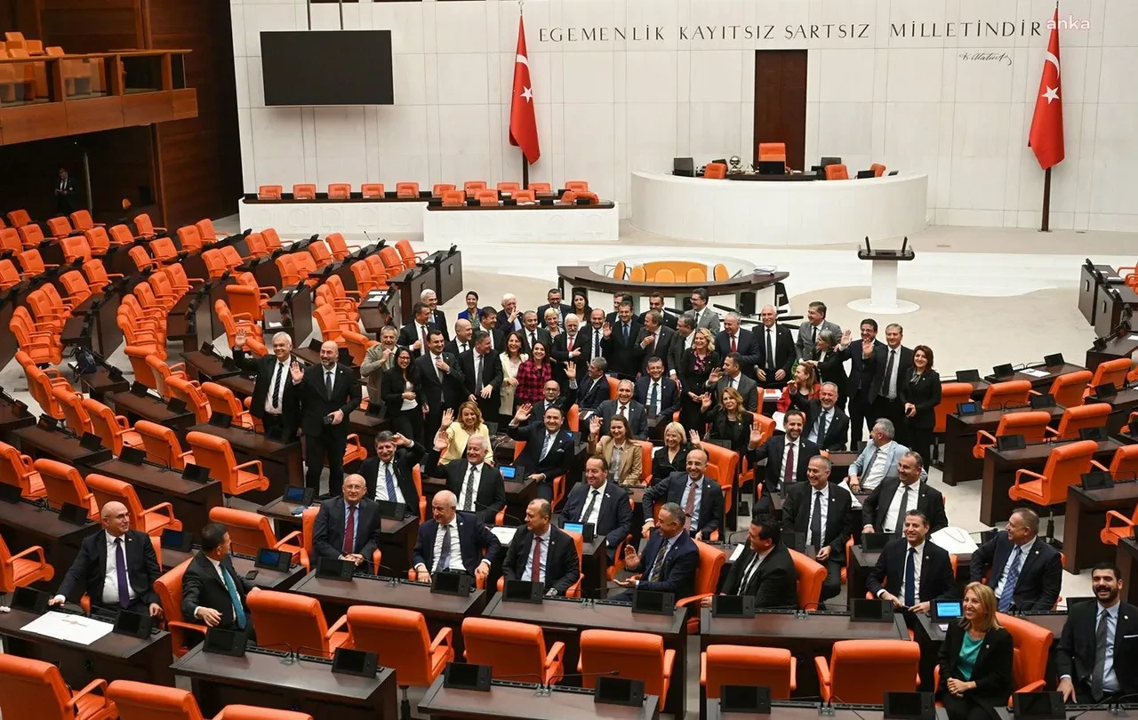 İşte turpun büyüğü! Cem Küçük açıkladı: Bilgi, belge ve tapeler ortaya çıkacak