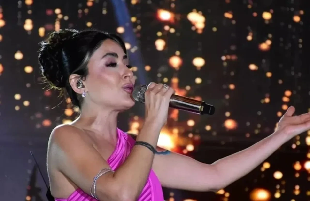 Melek Mosso ismini değiştirdi! Yeni ismini sahnede açıkladı 