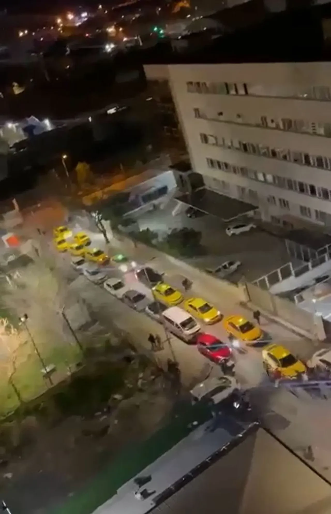 Onlarca taksici sopalarla yurdu bastı! Takside başlayan kavga yurtta son buldu!