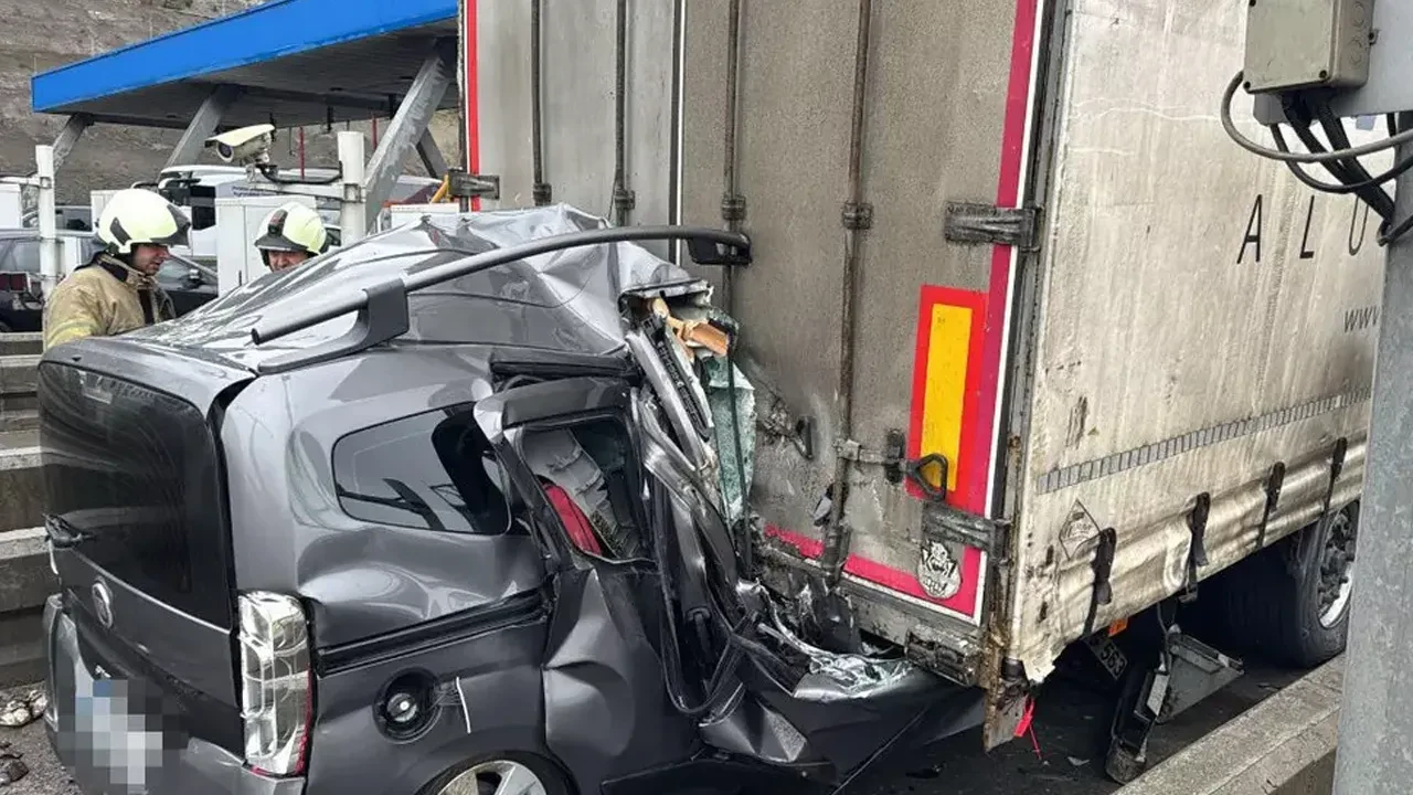 TikTok'ta tehlike saçan 'HGS' akımı! Gişelere 140 km hız ile girdi: Korkunç görüntüler kamerada