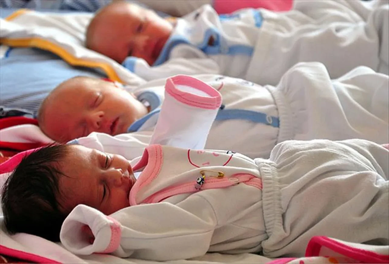 Yeni doğan her çocuğa 5 bin TL! Doğum yardımı ödemeleri hesaplara ne zaman yatırılacak? Bakan Göktaş'tan açıklama