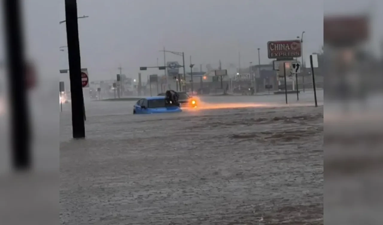 ABD şiddetli fırtınaya teslim oldu! Ölüler var