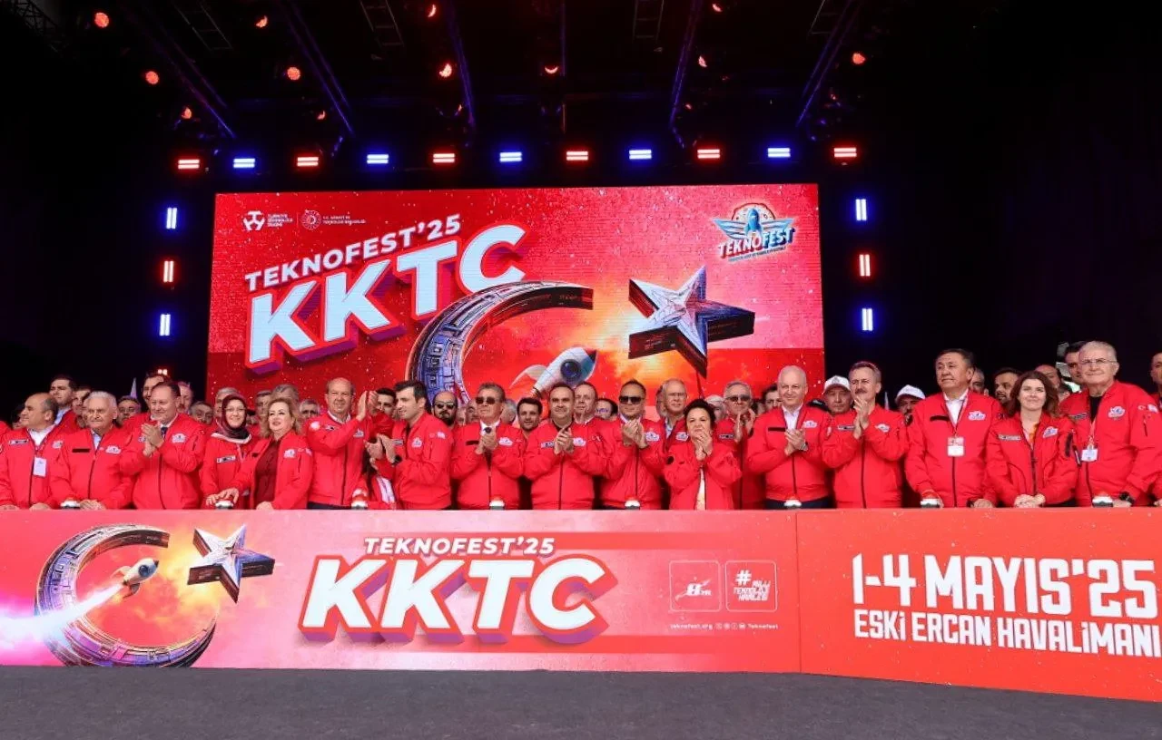 Bakan Kacır'dan TEKNOFES'te Kuzey Kıbrıs'a övgü: Bilişim adası yapabiliriz