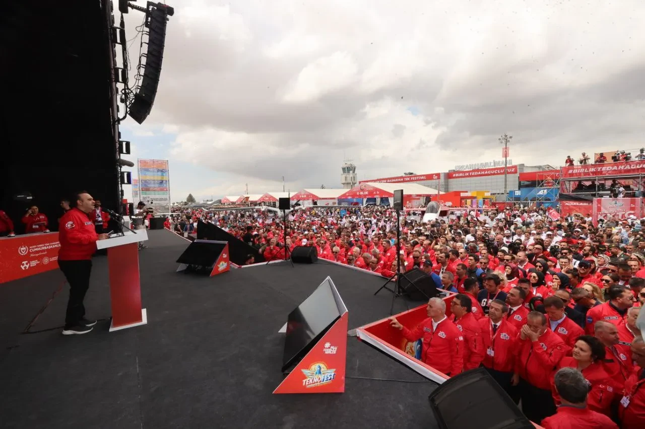 Bakan Kacır'dan TEKNOFES'te Kuzey Kıbrıs'a övgü: Bilişim adası yapabiliriz