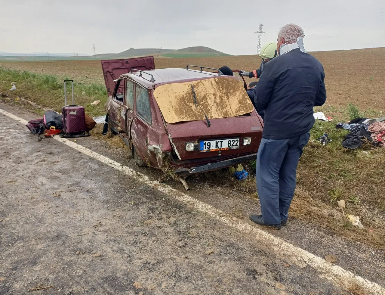 Çorum'da feci kaza! Otomobil takla attı: 6 yaralı