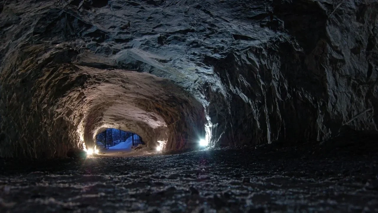 İki ay boyunca yüzeyin 130 metre altında kaldı! Yaşadıkları şok etkisi oluşturdu