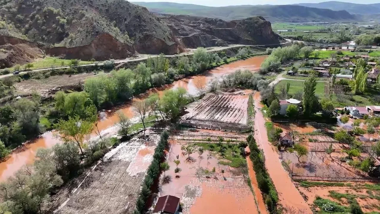 Kırıkkale'de aşırı yağış! Mahsur kalan 9 kişi kurtarıldı