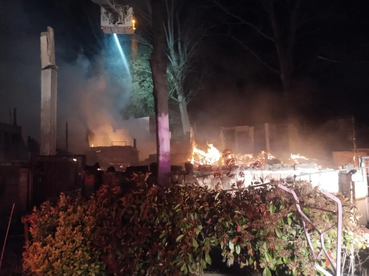 Şile'de yangın paniği: Restoran alev alev yandı!