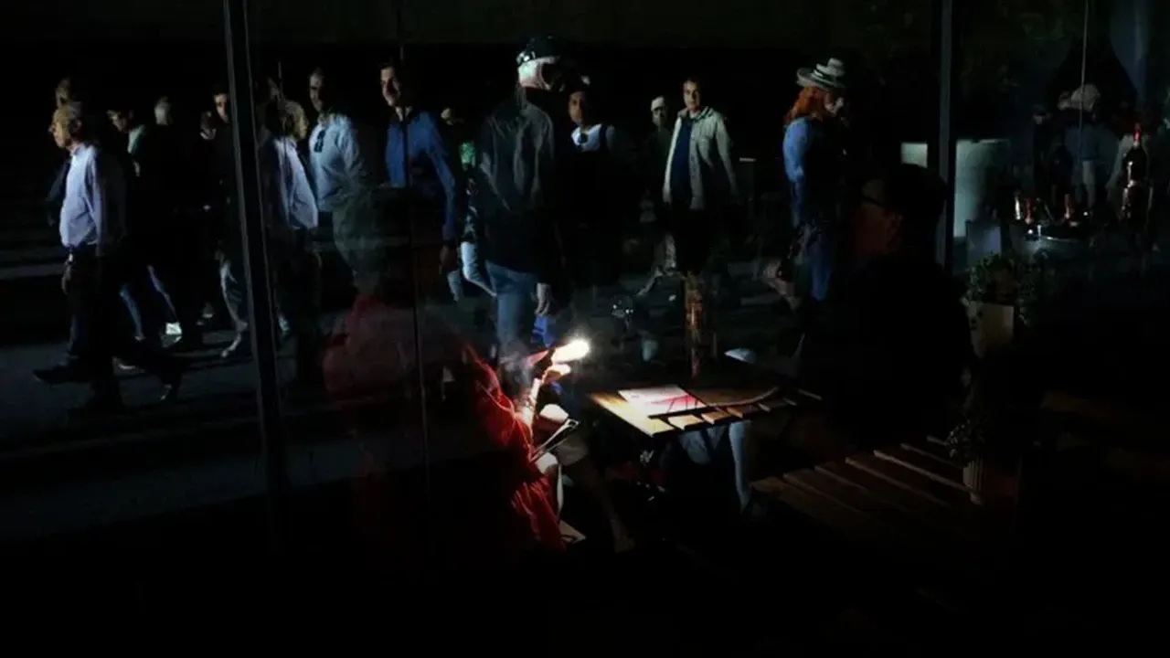 Son dakika | Türkiye'de elektrik kesintisi tedirginliği! Bakan Bayraktar cevap verdi