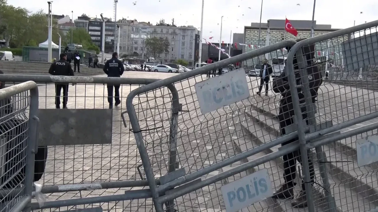 Taksim Meydanı'nda 1 Mayıs tedbirleri! İstiklal Caddesi'ne çıkan yollar kapatıldı