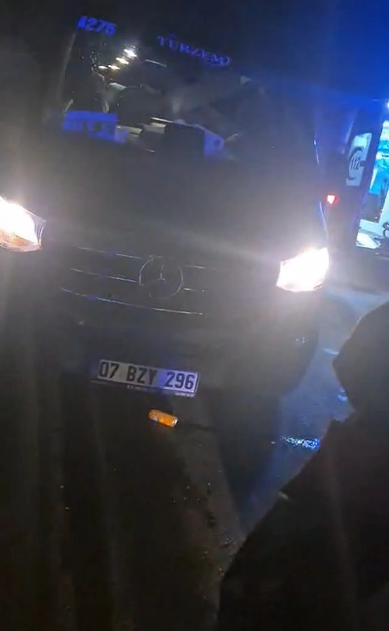 Antalya'da servis aracı ile otomobil çarpıştı! 2 ölü çok sayıda yaralı var