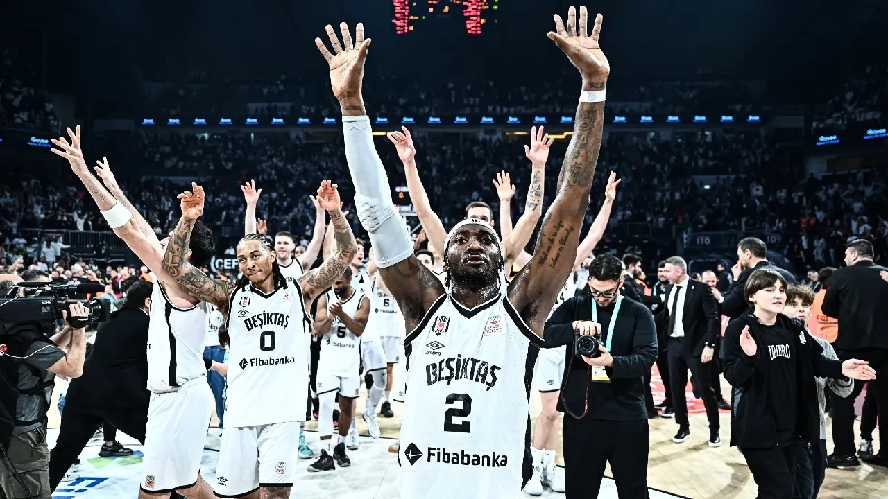Beşiktaş derbiyi kazandı: Fenerbahçe parkede mağlup!