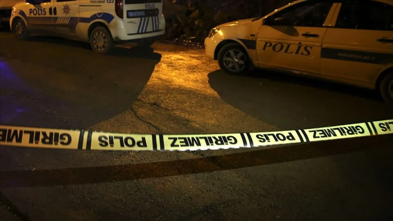 Beşiktaş'ta bir kadını bıçaklayarak gözaltına alınan şüpheli adliyeye sevk edildi