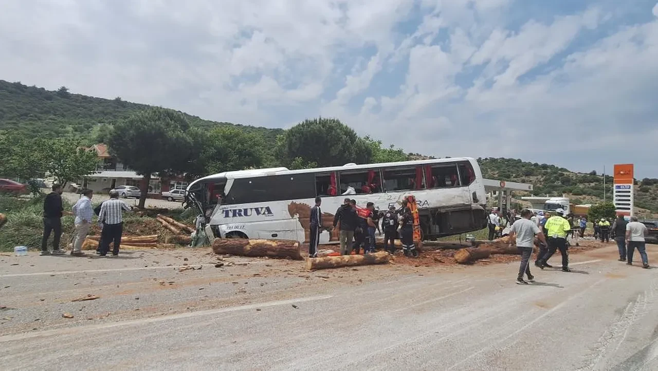 Çanakkale'deki otobüs kazasında ölenlerin kimlikleri belli oldu