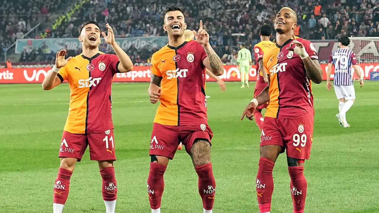 Galatasaray Trabzonspor'u da devirdi: Aslan'dan şampiyonluk pençesi! 