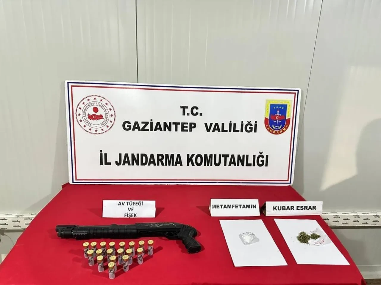 Gaziantep'te uyuşturucu ve kaçakçılık operasyonu: 21 kişi tutuklandı