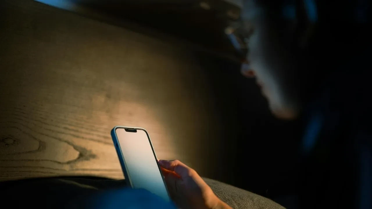 Geceleri telefonu yastığın altına koyanlar dikkat! Bilinmeyen gizli tehlike